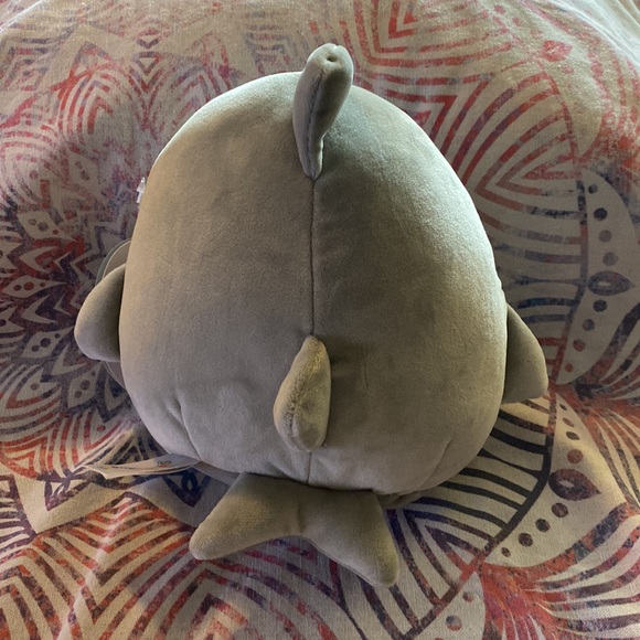 Squishmallows Gordon shark with grey fins - Picture 2 of 3